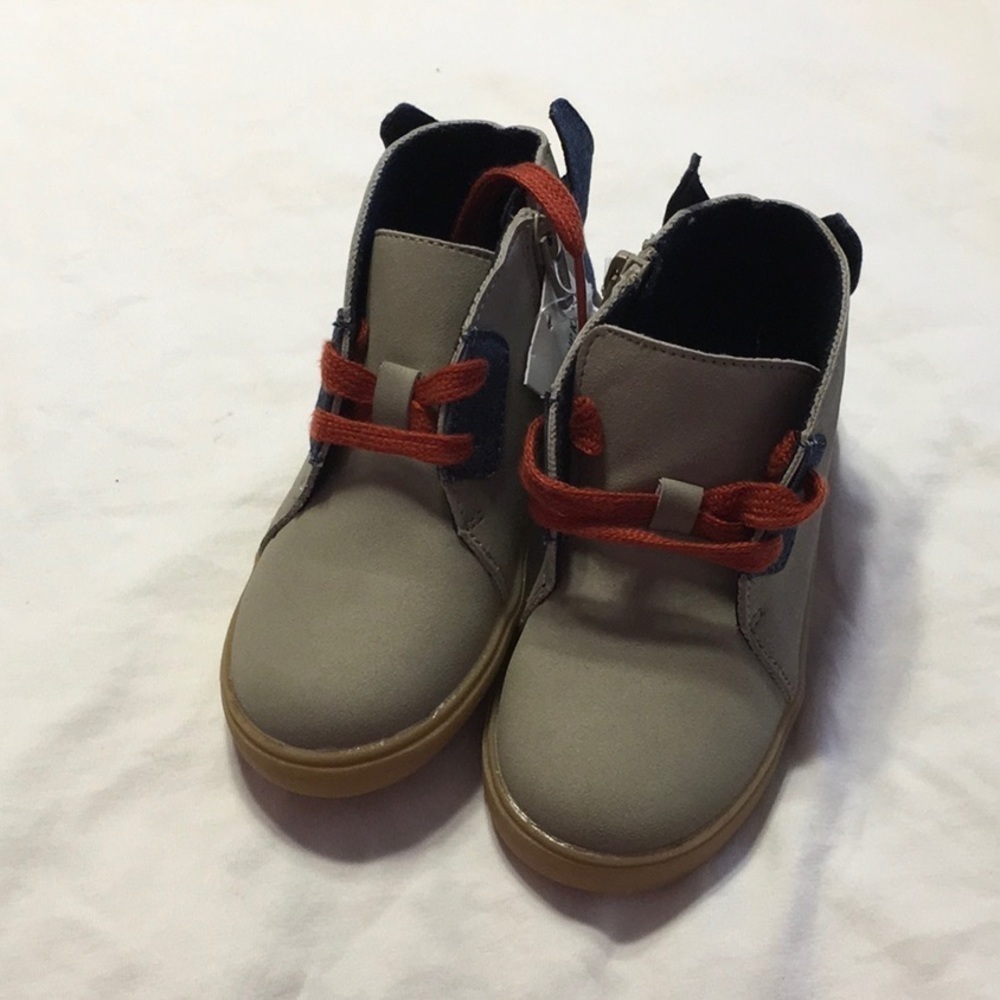 🐸Genuine Kids from Oshkosh (9) NWT Grey boots 🐸